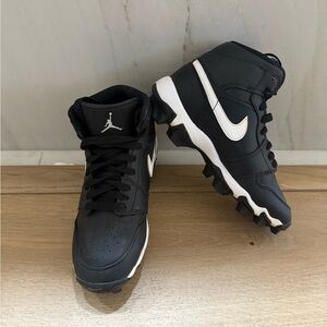Jordan 1 Mid Youth Cleat 3